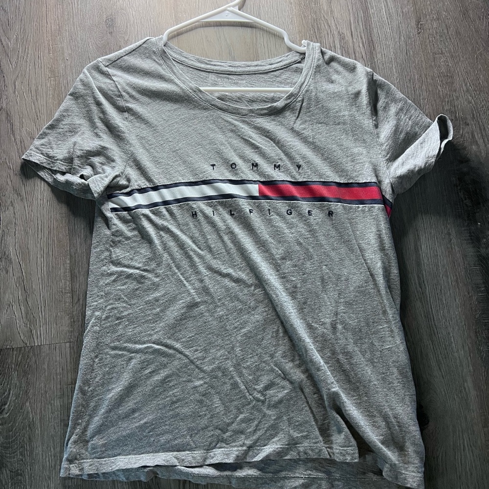 Gray Tommy Hilfiger T-Shirt size Small